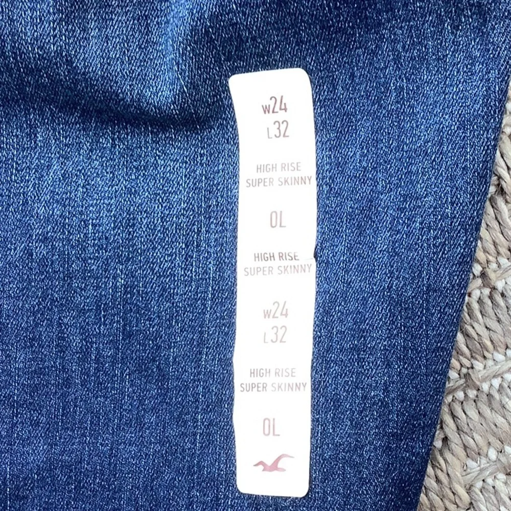 HOLLISTER HIGH RISE SUPER SKINNY JEANS🌻